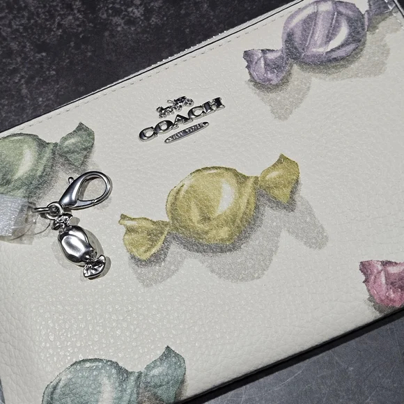 COACH NWT Corner Zip Wristlet With Candy Print And Charm - Picture 2 of 6